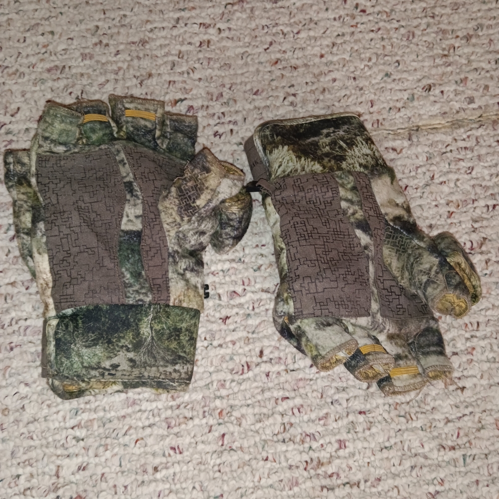 Mossy Oak Green and Brown Camouflage Gloves